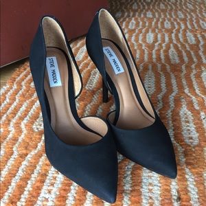 NWOT Steve Madden ‘INSANTI” d’Orsay pumps. SZ 7.